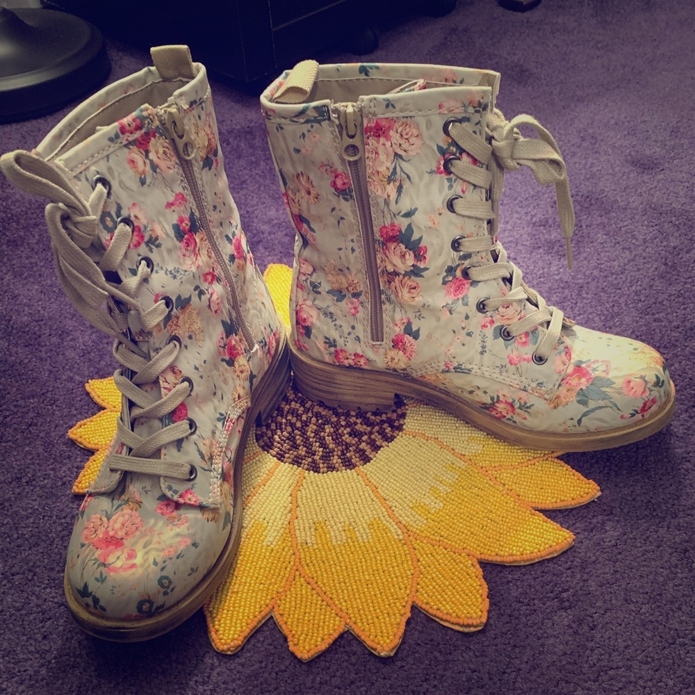 Big Buddha Flower Boots